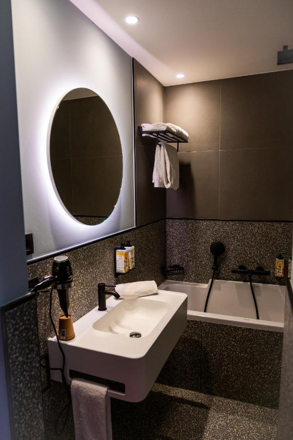 Mah Hotel Saint-Ghislain エクステリア 写真